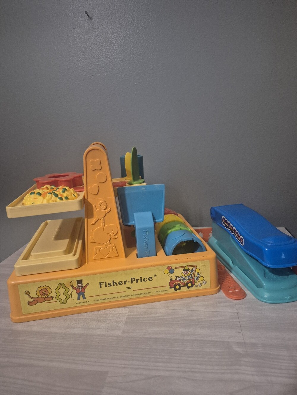 Vintage Fisher-Price Shape Sorting Play Doh Activity Fun Center